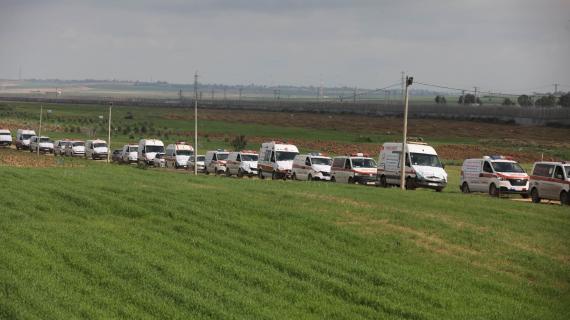 مسير لسيارات الإسعاف بتنظيم من وزارة الصحة رفضا لمنع إدخال الأجهزة الطبية لمشافي قطاع غزة من قبل الاحتلال شرق مدينة غزة