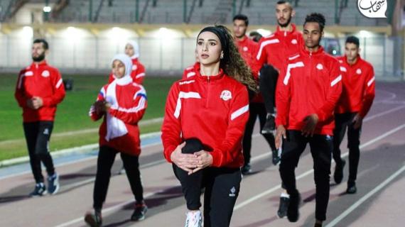 رياضيون فلسطينيون من الضفة يتدربون في ملعب اليرموك بغزة قبل انطلاق بطولة فلسطين لألعاب القوى في القطاع