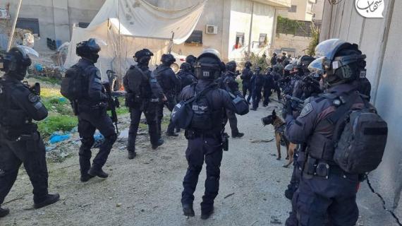 مشاهد من اقتحام قوات الاحتلال مخيم شعفاط ومداهمة منزل عدي التميمي تمهيدًا لهدمه