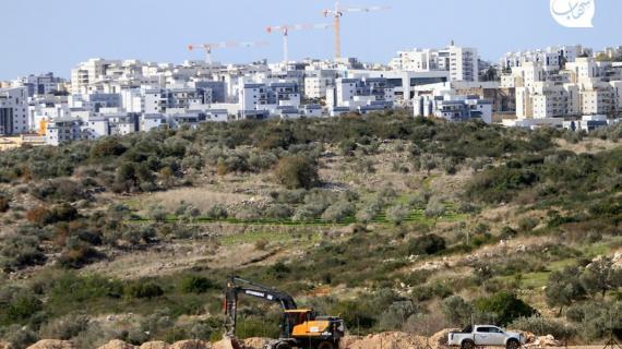 الجدار الاسمنتي الذي تشيده قوات الاحتلال على الأراضي الغربية لبلدتي قفين وعقربا شمال طولكرم