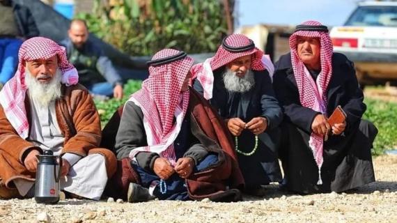 نشطاء يتضامنون مع أهالي الخان الأحمر بالقدس المحتلة