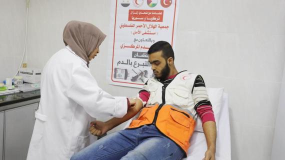 فلسطينيون بغزة يتبرعون بالدم لصالح جرحى الزلزال المدمر في تركيا و سوريا