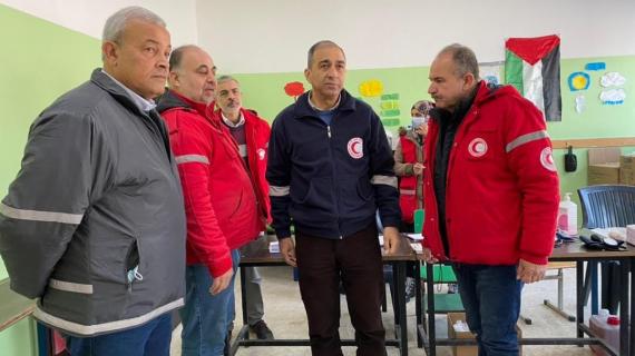 وفد فلسطيني يقوم بجولة تفقدية في مراكز الإيواء في مدينة اللاذقية السورية للاطلاع على أحوال الناجين من الزلزال المدمر وتقديم المساعدة لهم