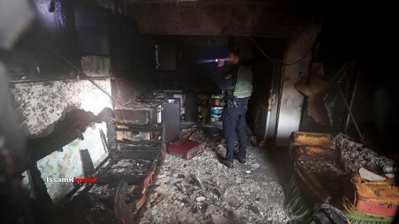 عصابات المستوطنين تضرم نيران الحقد بمنزل عائلة فلسطينية في سنجل شمال رام الله