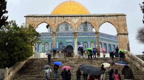 الأجواء في المسجد الأقصى بالقدس خلال المنخفض الجوي