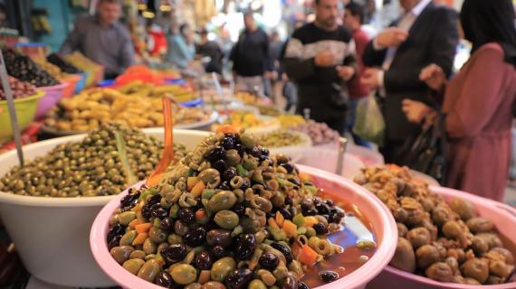 جولة في سوق الزاوية بمدينة غزة في اليوم الأول من شهر رمضان المبارك