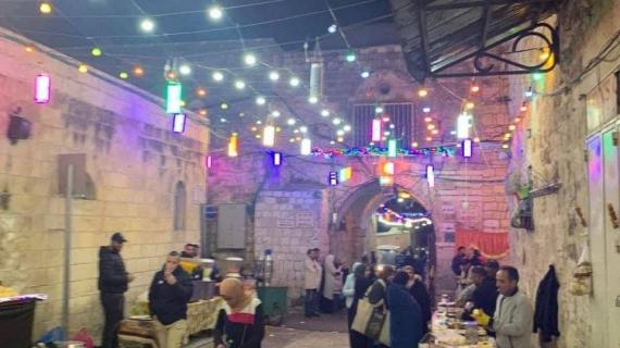 القدس تتزين استعداداً لشهر رمضان المبارك
