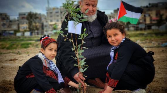 في يوم الأرض.. ميراث الجد الفلسطيني لحفيده، كوشان ونبتة تراب أرض ارتوت بدماء الأبطال