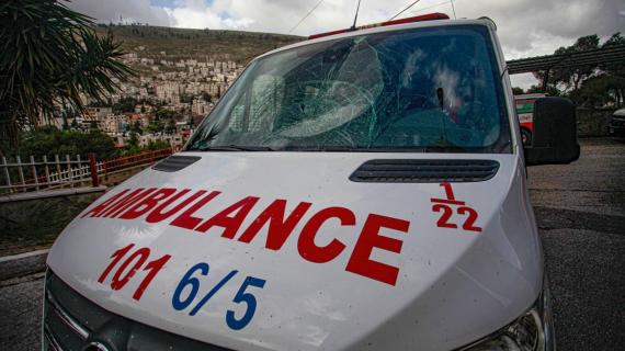 آثار اعتداء المستوطنين على سيارة إسعاف في بلدة حوارة