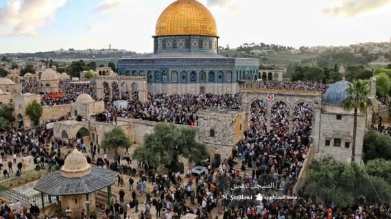 صلاة عيد الفطر في المسجد الأقصى المبارك