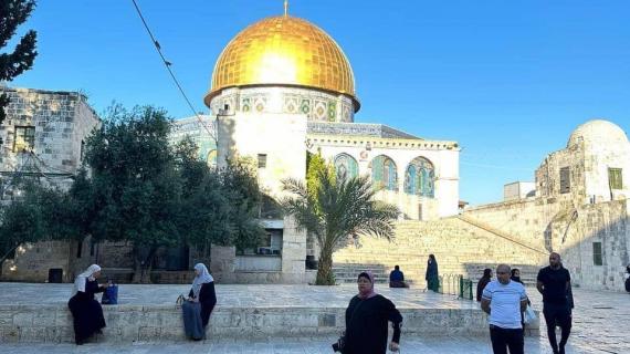 الأجواء المسائية في باحات المسجد الأقصى المبارك