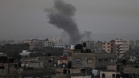 غزة تحت القصف.. والمقاومة تتصدى لطائرات الاحتلال الحربية ردًا على العدوان في المسجد الأقصى