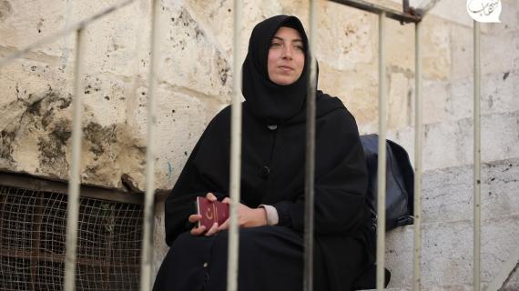 قوات الاحتلال الإسرائيلي تحرم مواطنة تركية من الدخول لباحات المسجد الأقصى بالتزامن مع اقتحام مئات المستوطنين للمسجد