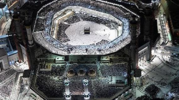 صور جوية للكعبة المشرفة، أثناء صلاة قيام الليل في شهر رمضان المبارك بمكة المكرمة