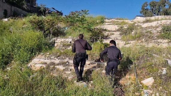 صور تظهر أعمال البحث عن منفذ عملية إطلاق النار في الشيخ جراح