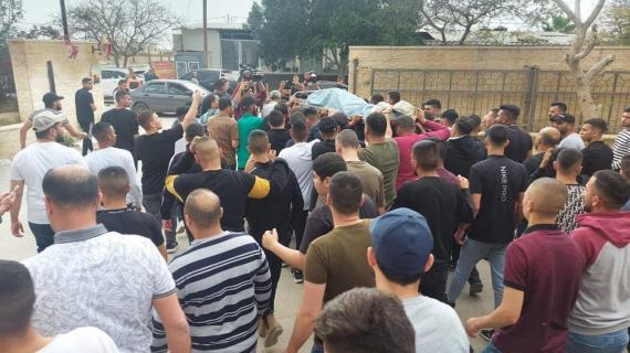 أهالي مخيم عقبة جبر في أريحا يشيعون جثمان الشهيد محمد فايز بلهان