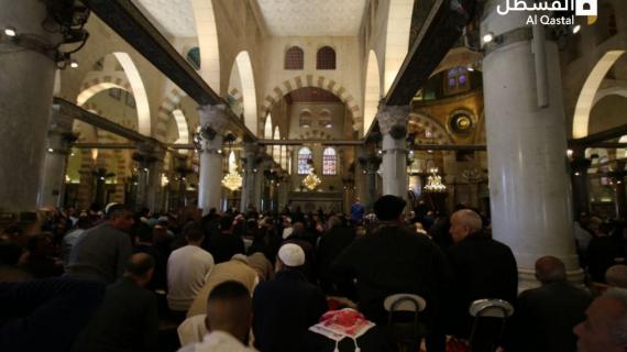 صلاة الظهر من المصلى القبلي بالمسجد الأقصى المبارك