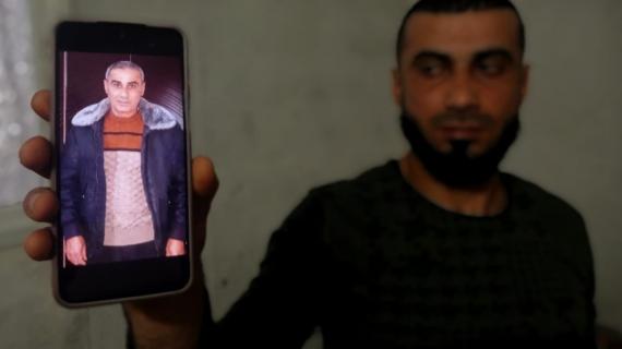 حزن عائلة الشهيد أمين عبد القادر وردة وسط قطاع غزة الذي ارتقى نتيجة اعتداء مستوطنين عليه خلال عمله في الداخل المحتل