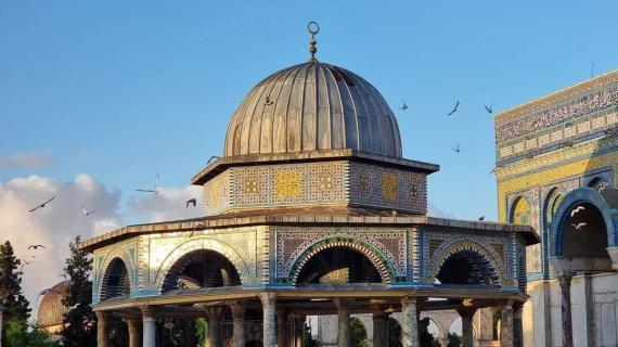 جمال الإشراقة من باحات المسجد الأقصى.. صباح اليوم