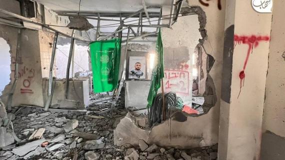 صور من داخل منزل عائلة الشهيد معتز الخواجا، بعد تفجيره من قِبل قوات الاحتلال في بلدة نعلين غرب رام الله، صباح اليوم