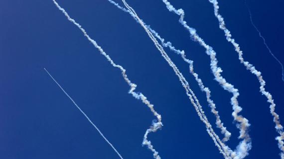 المقاومة الفلسطينية تدك مدن ومستوطنات الاحتلال برشقات صاروخية ثقيلة