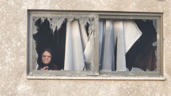 جانب من الدمار الذي ألحقه القصف الإسرائيلي في بناية سكنية بمدينة غزة