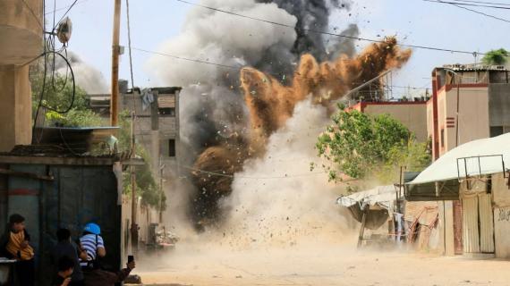 صور أخرى للقصف الإسرائيلي لمنزل عائلة طه في شمال القطاع