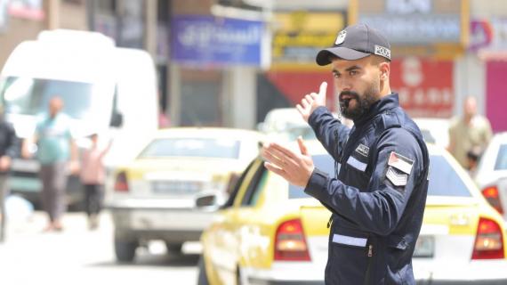 صور من سير الحياة اليومية واستقرار الجبهة الداخلية في قطاع غزة في اليوم الرابع للعدوان الإسرائيلي، وعمل أجهزة وزارة الداخلية في خدمة المواطنين وإسنادهم