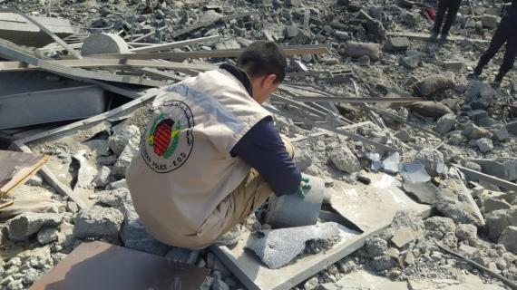 أطقم الأدلة الجنائية وهندسة المتفجرات بالشرطة تستمر في معاينة وتفقد الأماكن التي تعرضت للاستهداف خلال العدوان الإسرائيلي؛ لتحييد خطر المخلفات والأجسام غير المنفجرة؛ حفاظًا على سلامة المواطنين