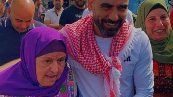 استقبال المحرر صالح عمر زهران في رام الله ولقائه والدته وعائلته، بعد غياب استمر 20 عامًا في سجون الاحتلال