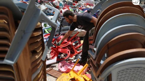 تدوير البلاستيك.. منتج محلي صديق للبيئة ينافس المنتجات الدولية في الخليل