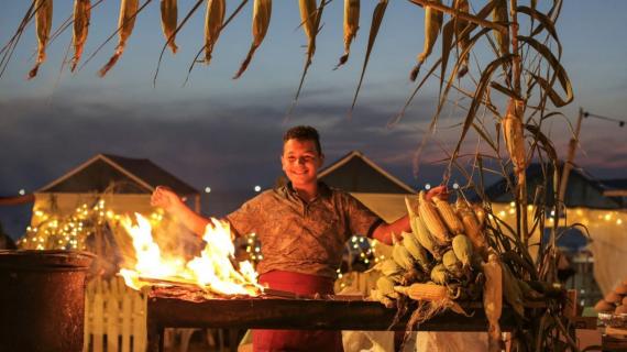 الباعة على شاطئ بحر غزة خلال فصل الصيف