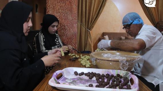 كعك العيد.. طقس سنوي ومصدر رزق للعائلات في قطاع غزة