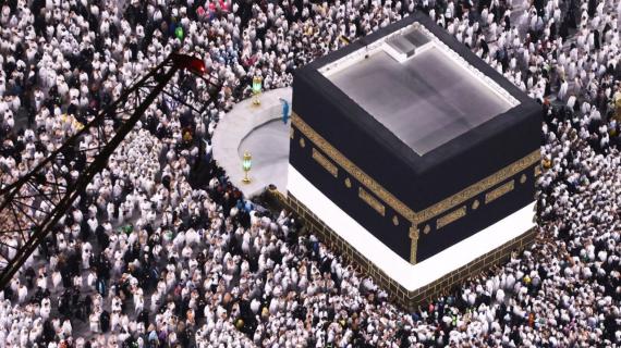 حجاج بيت الله الحرام يؤدون طواف القدوم قبل التوجه اليوم إلى مشعر منى لقضاء يوم التروية