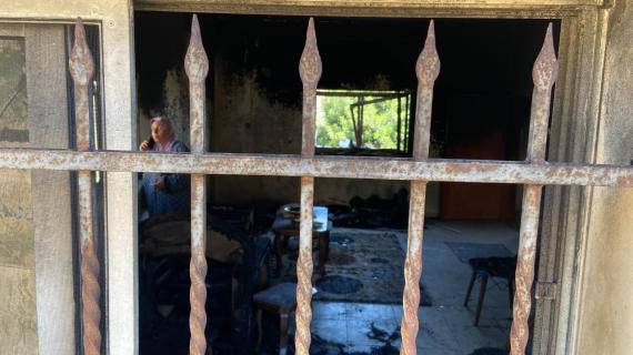 آثار اعتداءات المستوطنين على بيوت المواطنين وممتلكاتهم في قرية أم صفا شمال غرب رام الله