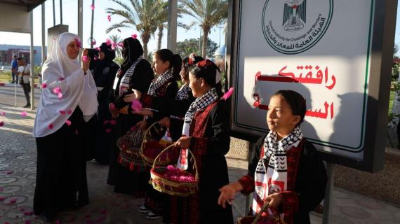 أطقم هيئة المعابر وأجهزة الداخلية تسهل مغادرة الفوج الأول من حجاج غزة عبر معبر رفح