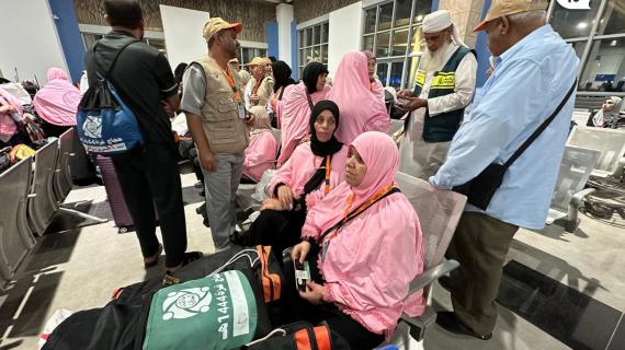 لحظة وصول الفوج الأول من حجاج قطاع غزة لمطار القاهرة، للسفر للسعودية لأداء مناسك الحج