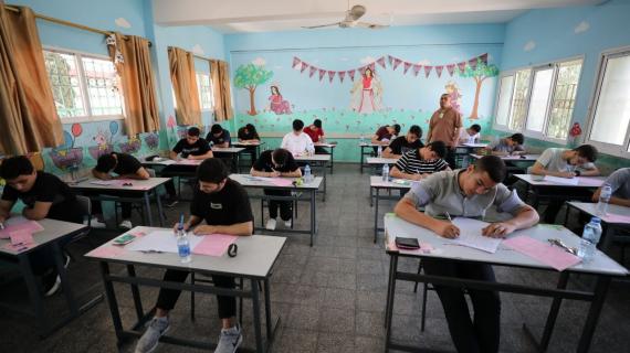 أجواء امتحانات الثانوية العامة في مدارس قطاع غزة.. تصوير عطية درويش