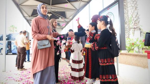 جانب من مغادرة حجاج بيت الله الحرام من مكرمة خادم الحرمين الشريفين لذوي الشهداء والأسرى للديار الحجازية، عبر معبر رفح البري
