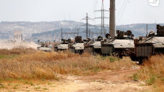 جيش الاحتلال ينقل مدرعاته ودباباته بالقرب من مدينة جنين مع دخول عدوانه يومه الثاني