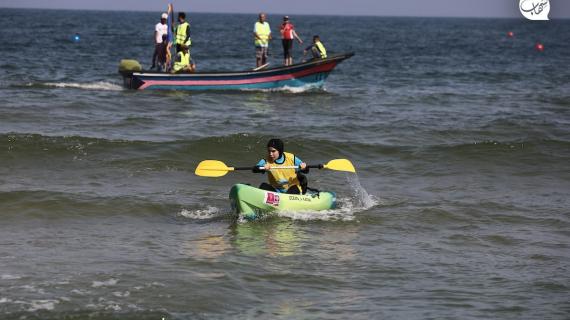 من فعالية "نجدف من أجل كوكب أزرق" في البحر المتوسط في مدينة غزة