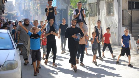 فرحة عارمة في شوارع خانيونس جنوب قطاع غزة احتفالا بالناجحين بالثانوية العامة