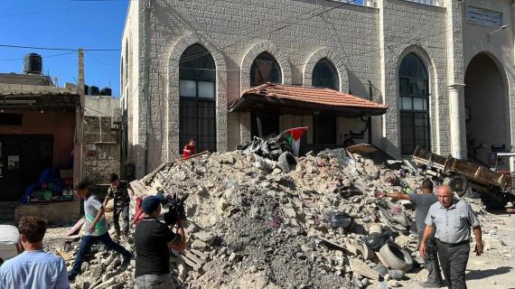 حملة تنظيف في جنين ومخيمها لما خلّفه العدوان الإسرائيلي