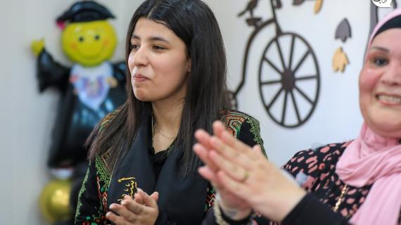 الطالبة أسيل البحطيطي من غزة الأولى مكرر بالفرع الأدبي على مستوى الوطن