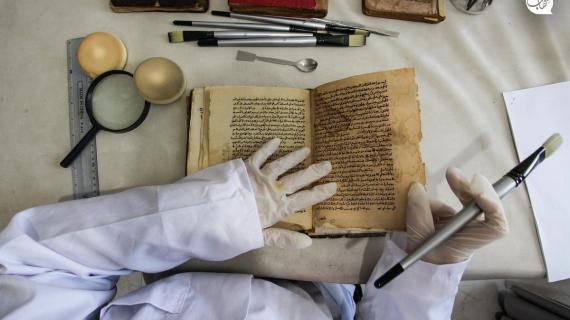 "عيون على التراث".. مشروع ثقافي ينقل المخطوطات الفلسطينية القديمة من غزة إلى العالمية