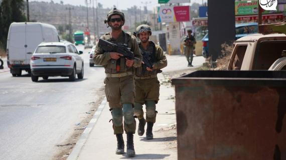 قوات الاحتلال تواصل البحث عن منفذ عملية اطلاق النار في حوارة والتي أدت لمقتل مستوطنين اثنين