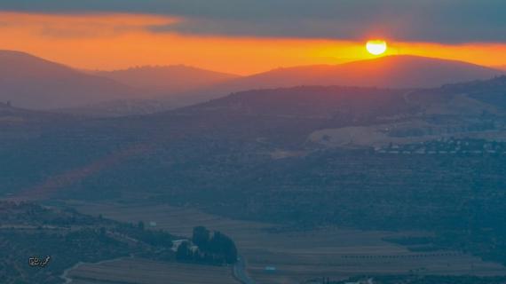 شروق الشمس في سماء اللبن الشرقية بنابلس