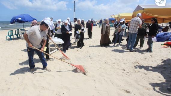 انطلاق حملة تنظيف الشاطئ "مبادرة شاطئنا أجمل"  في مدينة غزة