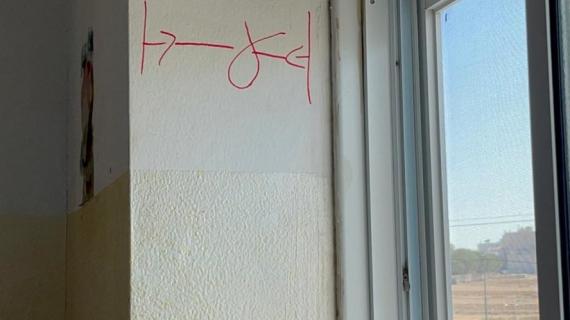 الاحتلال يأخذ قياسات منزل المواطن عيسى بني فضل تمهيدًا لتفجيره لاحقًا في بلدة عقربا جنوب نابلس