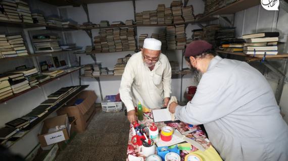 "في غزة.. متجر يجدِّد نسخ "القرآن" ويوزعها بلا مقابل